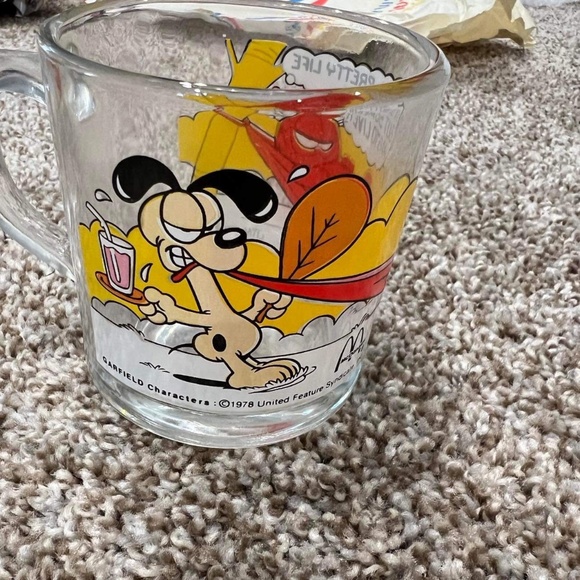 McDonalds Mickey and Garfield glasses - Picture 9 of 9